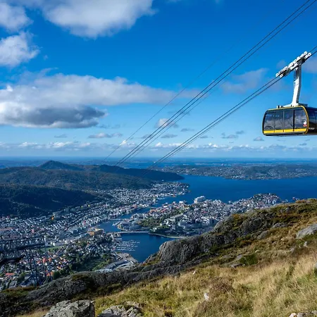 Roomsly - Cozy Hilltop Hideout In Апартаменти *