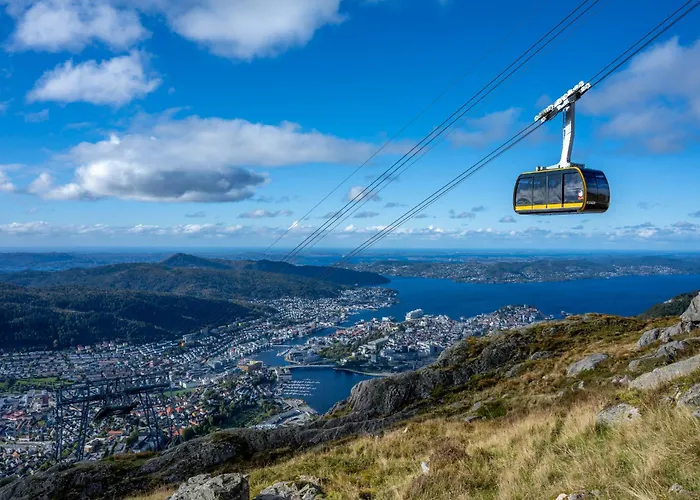 Roomsly - Cozy Hilltop Hideout In Appartement *
