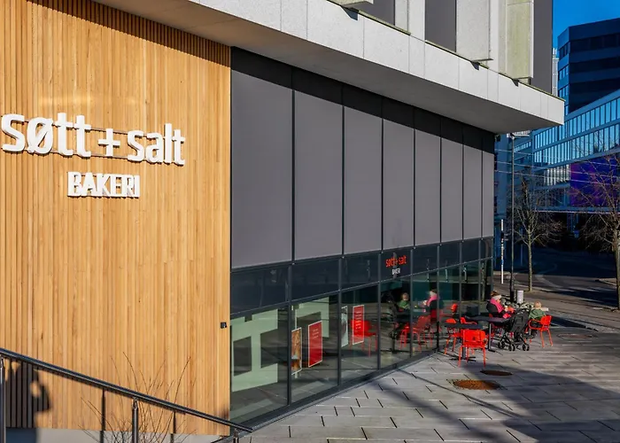 Roomsly - Cozy Hilltop Hideout In 아파트