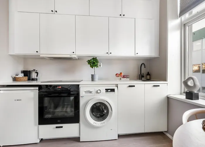 Roomsly - Cozy Hilltop Hideout In *